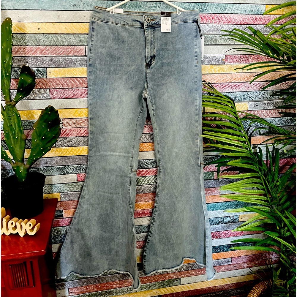 Rue-21 Super Flare Jeans, Light Wash, High Waisted, Raw hem